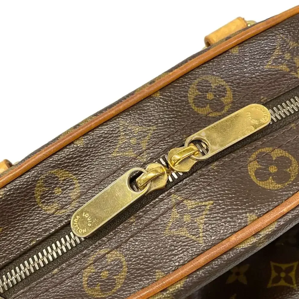 Louis Vuitton Manhattan PM Monogram Handbag M40026